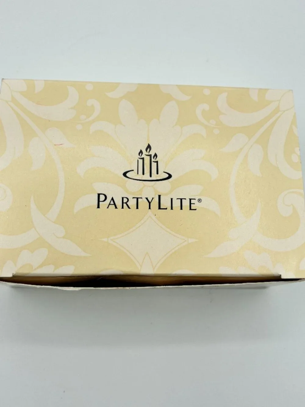 NEW Partylite Box of 12 Tealights Peppermint Bark Vanilla Red White V40196 - Picture 3 of 6